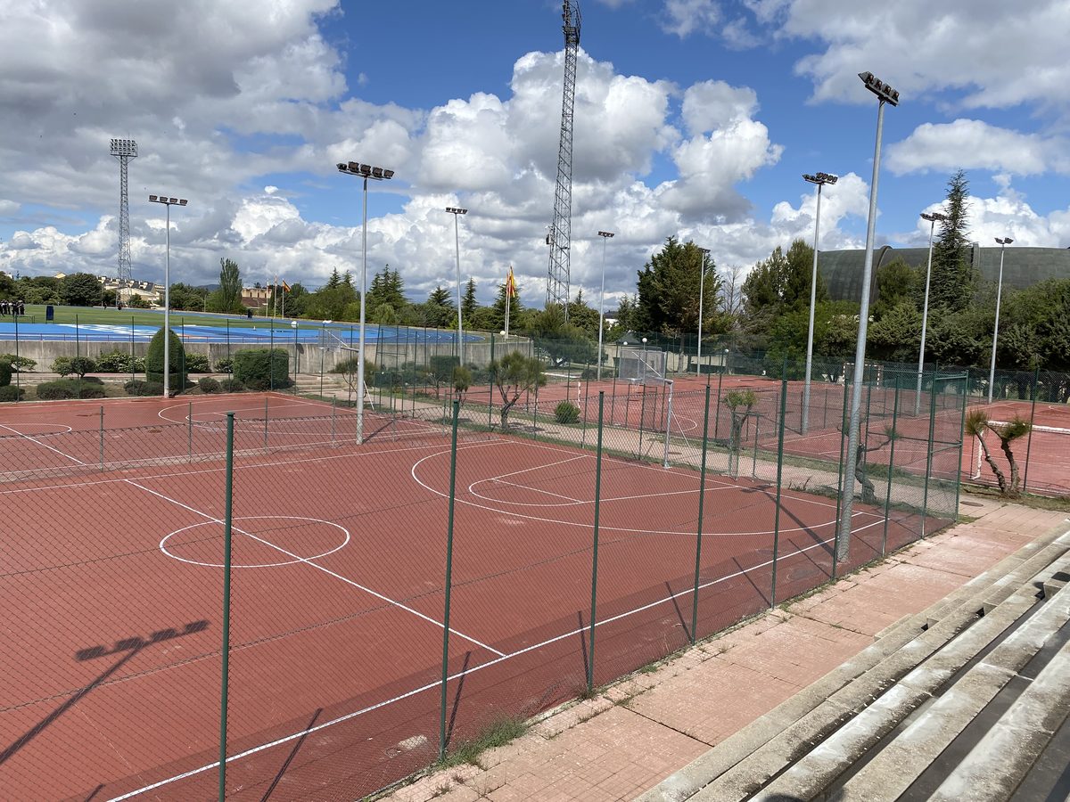 Polideportivo Municipal Montigalà en Badalona — vista de las instalaciones deportivas